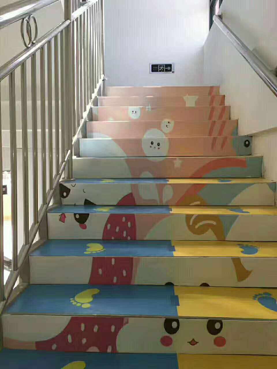 浩康个性定制地板—楼梯踏步居然可以这样