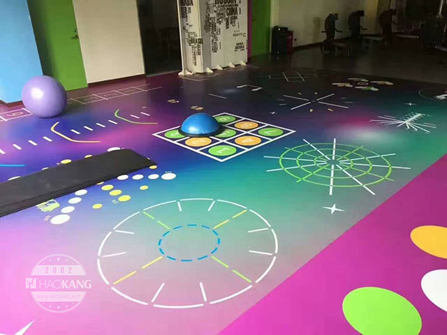 浩康让健身房地板插上多彩的翅膀