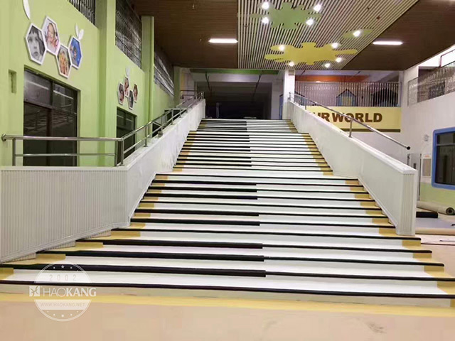 浩康让健身房地板插上多彩的翅膀