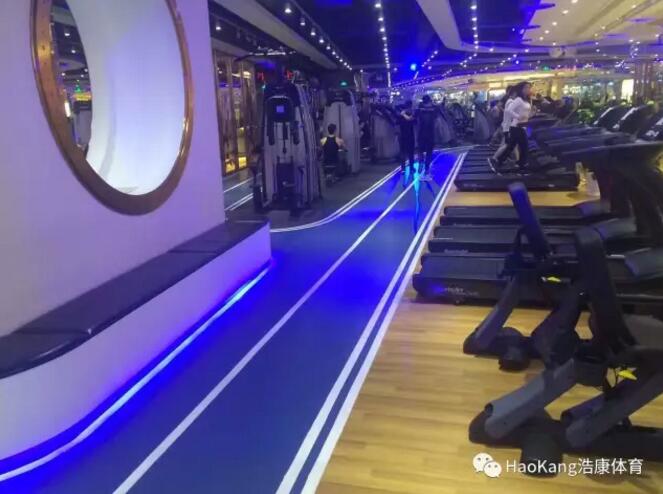 浩康健身房地板打造潮流健身房，帅哥靓妹都喜欢去这里流汗