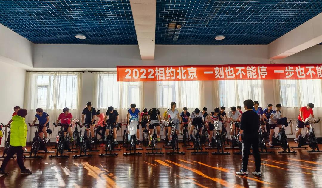 2021年全国少年羽毛球冬令营在秦皇岛举行