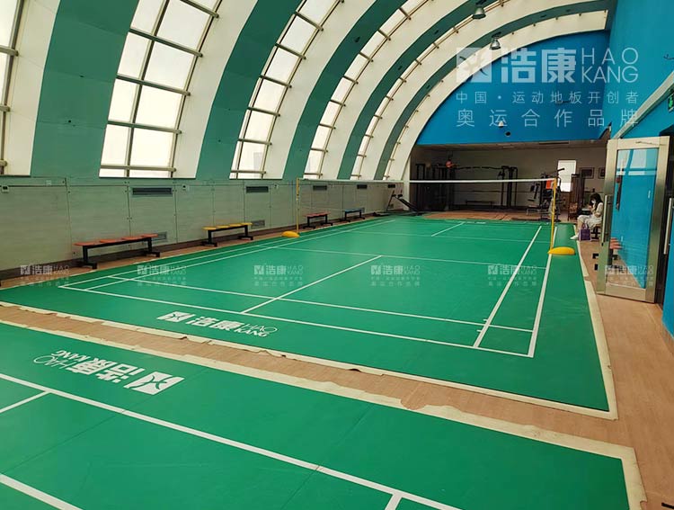 哈尔滨莱维健身房羽毛球场